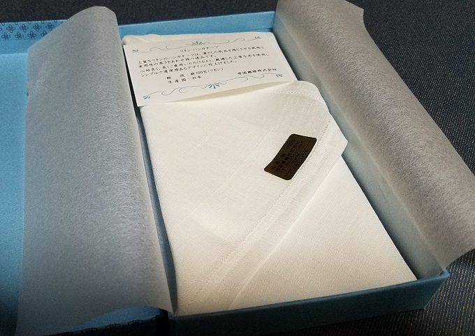 帝国繊維(3302)の株主優待白いハンカチーフ